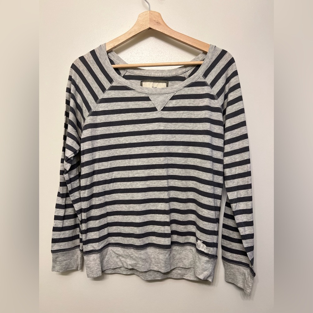 Abercrombie & Fitch long sleeve gray striped shirt